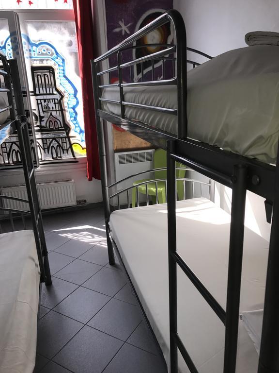 Jacobs Inn Hostel Paris Exteriör bild