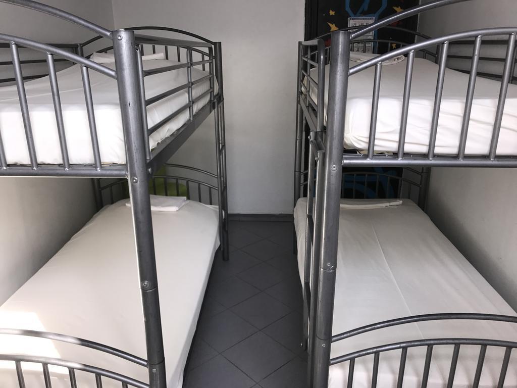 Jacobs Inn Hostel Paris Exteriör bild